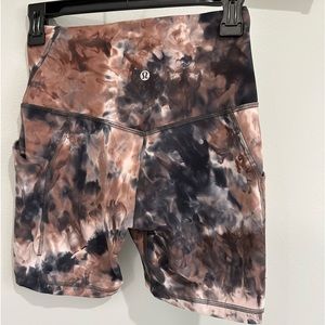 Lululemon Align high-rise short with pockets 6” size 6 EUC